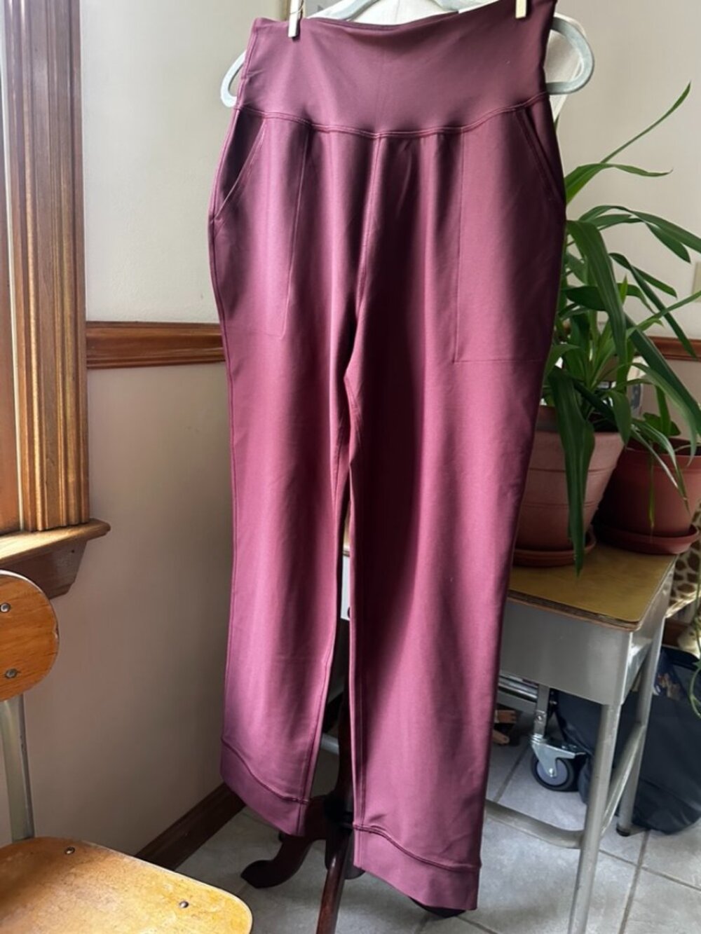 Old Navy Powersoft High Rise Crop Jogger, Women's L Tall, NWT, Burgundy